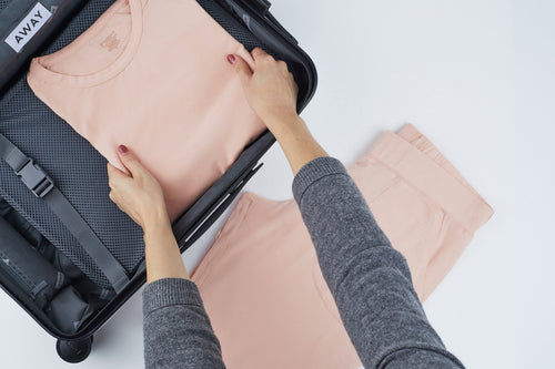 6 Travel Gift Ideas For Women Always on the Go